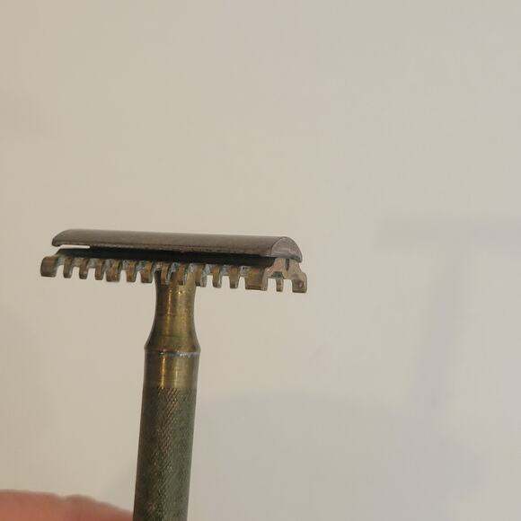 Antique Gillette Safety Razor gold tone Made in USA pat date jan 13, 1920 - Picture 13 of 15